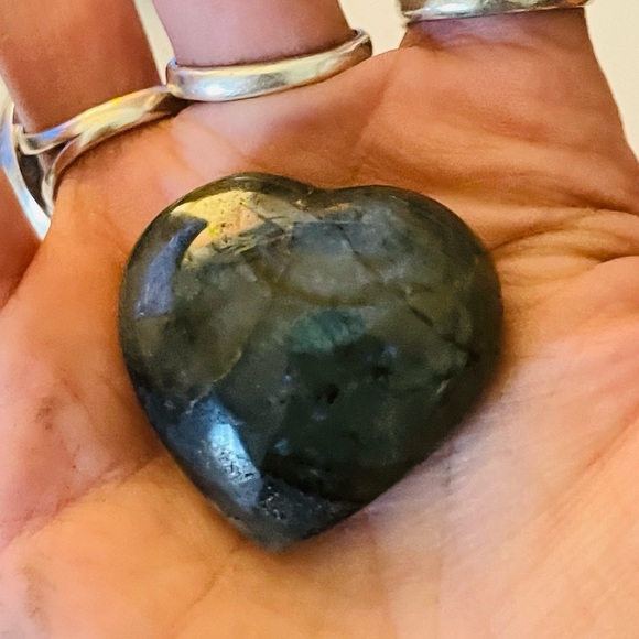 New Handmade Natural Labradorite Flash Blue Green Crystal Heart Carved Stone - Picture 10 of 15
